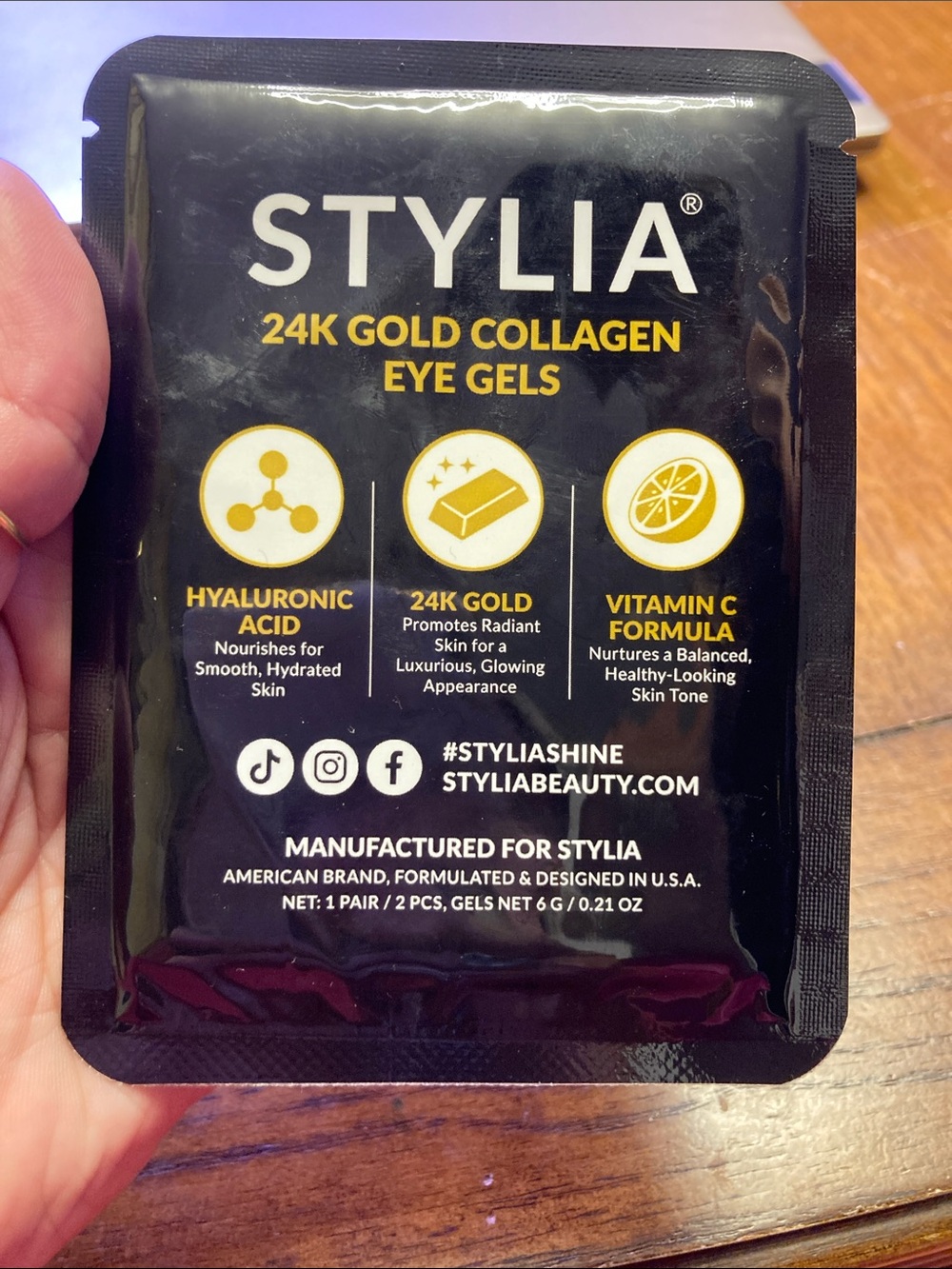 Hello Kitty Pink and Stylia Hydrogel Under Eye Patches - Picture 5 of 5